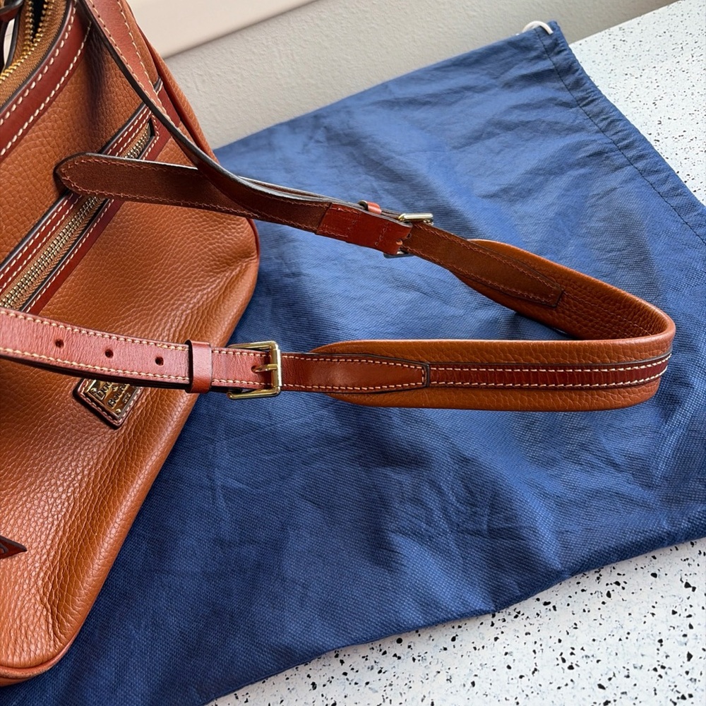 Dooney & Bourke pebble grain piper medium brown leather crossbody bag caramel - Picture 11 of 12